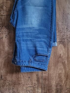 SHEIN Women's Straight Leg Denim Jeans in Medium Blue Wash